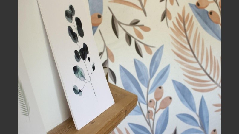 A diferencia del vinilo, se utiliza en una pared de forma completa