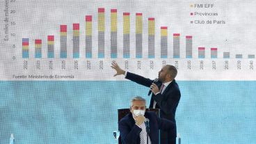 Alberto Fernández y Martín Guzmán, en una reunión informativa con los gobernadores sobre las negociaciones con el FMI.