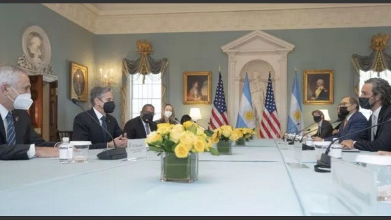 El encuentro se llevó a cabo en el Salón Thomas Jefferson y participaron además de Blinken y Cafiero, el embajador ante Estados Unidos, Jorge Argüello y su par en Argentina, Marc Stanley.