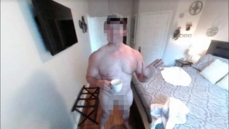 El hombre logró pasar a escondidas el sistema de filtrado.