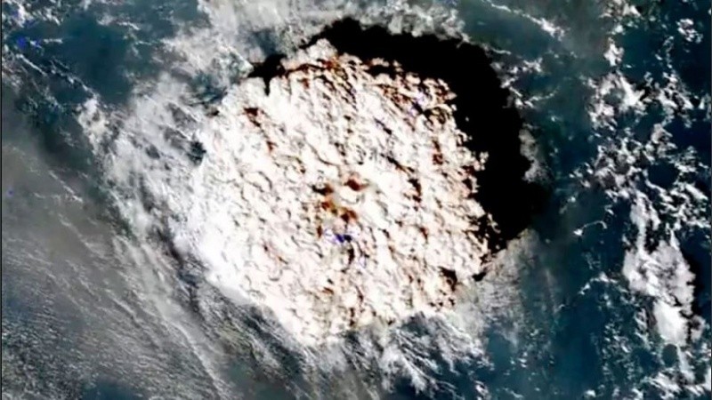 La erupción pudo escucharse en Nueva Zelanda, a unos 2383 kilómetros de Tonga. 