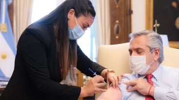 El presidente recibió tres dosis de la vacuna contra el coronavirus.