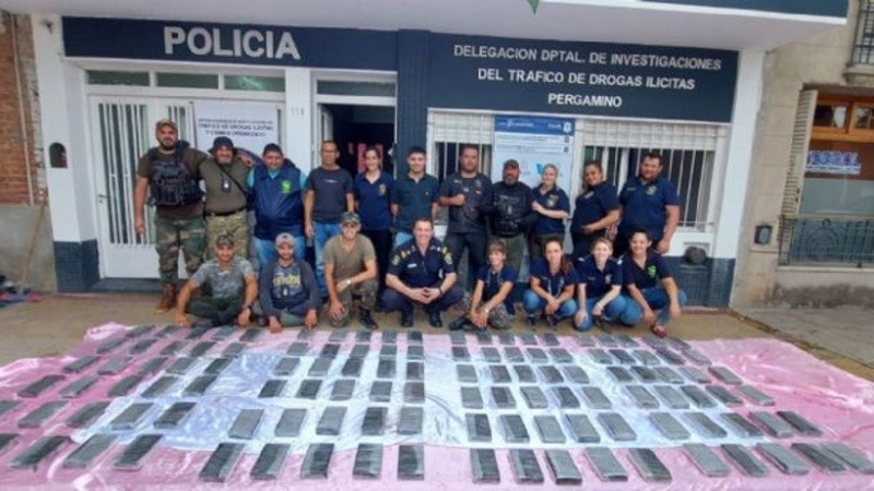 La Policía montó vigilancias encubiertas entre los maizales de un campo de Pergamino y detuvo a los narcos.