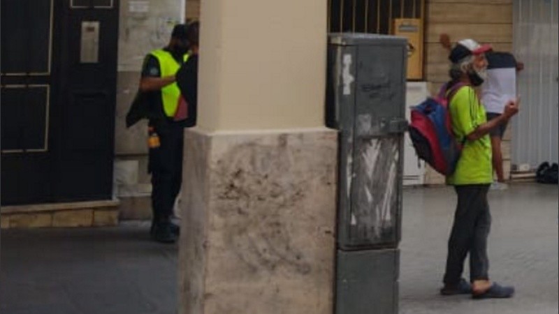 Maxi, el vendedor ambulante que interceptó al delincuente y evitó el robo.