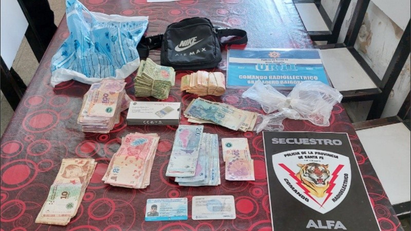 Los efectos secuestrados en el prrocedimiento policial.