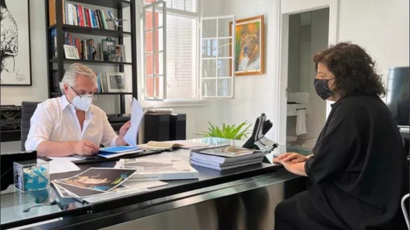 La ministra de Salud Carla Vizzotti, reunida con el presidente Alberto Fernández, en Olivos.