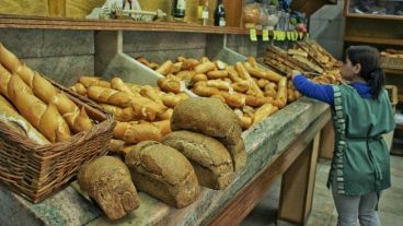 La medida ya rige en locales de Rosario y Santa Fe adheridos a las cámaras.