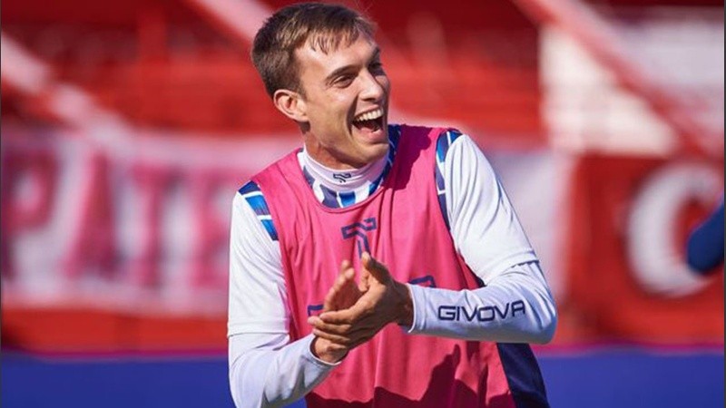 Juan Cruz siguen entrenando solo en Rosario mientras espera la definición.