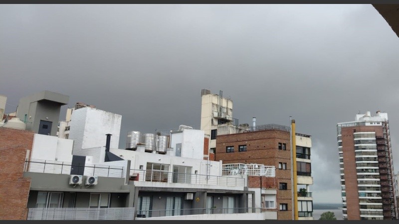 La tormenta sobre el centro de Rosario.
