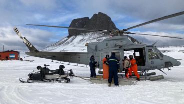 Helicópteros y aviones forman parte de la "Campaña Antártica".