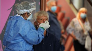 El coronavirus dejó 260 nuevos fallecidos en Argentina este martes.