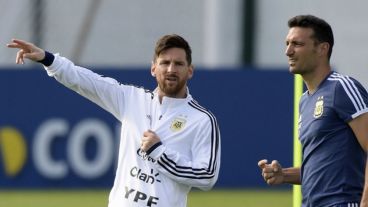 Messi y Scaloni, referentes de la selección.