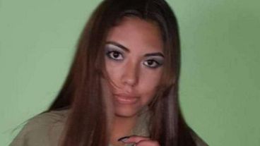 La joven de 18 años vivía con sus padres.