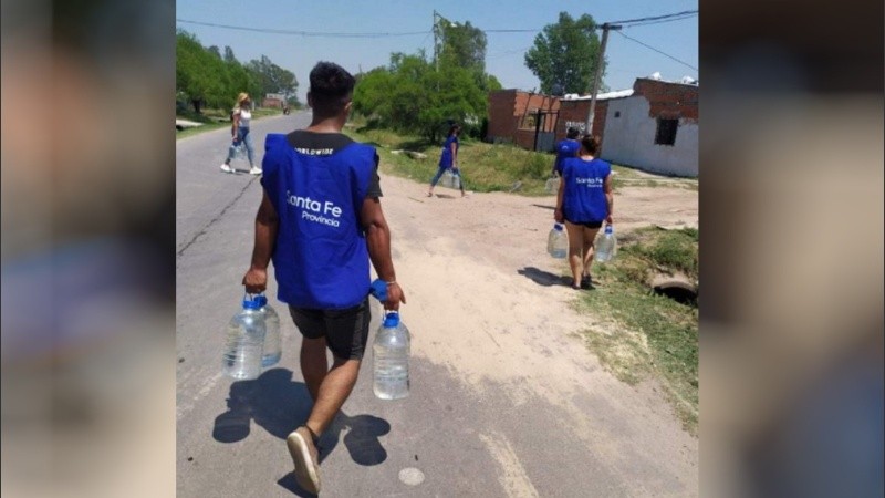 La entrega de bidones a domicilio.