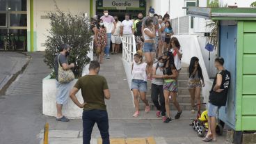 Drama de los familiares de los intoxicados en los hospitales de Buenos Aires