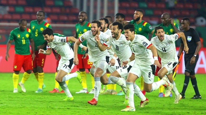 Estallido egipcio luego del último penal fallado por Camerún.