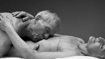 En 2021, el fotógrafo británico Rankin, capturó lo que nunca se había visto: una pareja de viejos en medio de la intimidad..