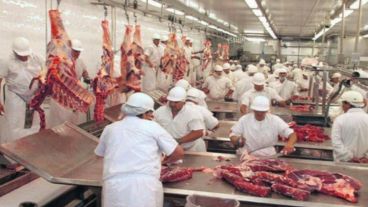 Con al entrada en vigor del nuevo acuerdo de precios, el valor por kilo de corte es de 699 pesos la tira de asado, 749 pesos el vacío y 779 pesos el matambre;