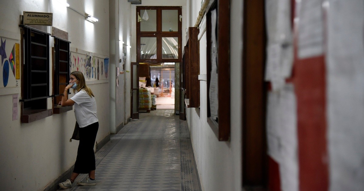 Docentes de la UNR realizan este jueves su segundo y último día de paro ...