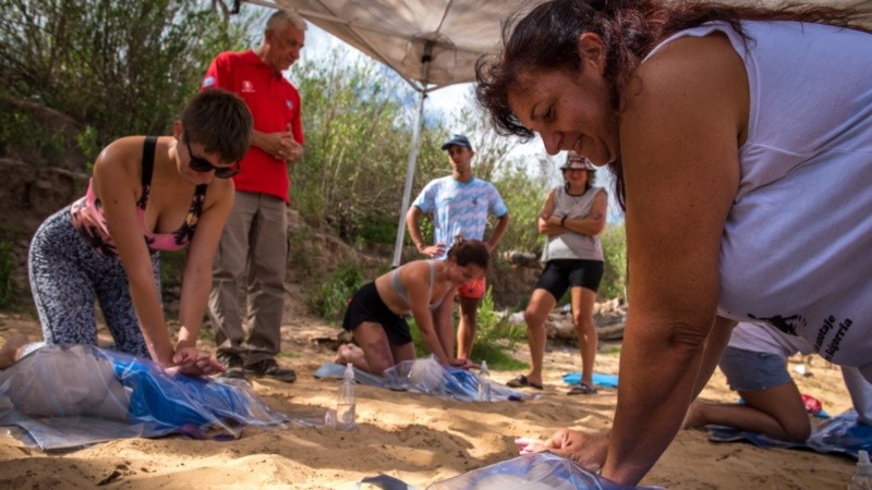 Los y las jóvenes de la colonia de Baigorria hicieron una capacitación sobre RCP.