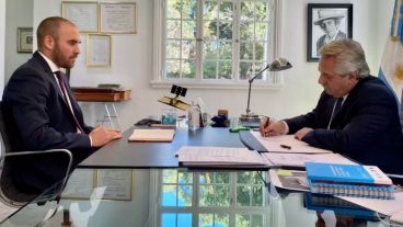 El presidente Alberto Fernández recibió en Olivos, al ministro de Economía, Martín Guzmán, antes de su partida a Indonesia.