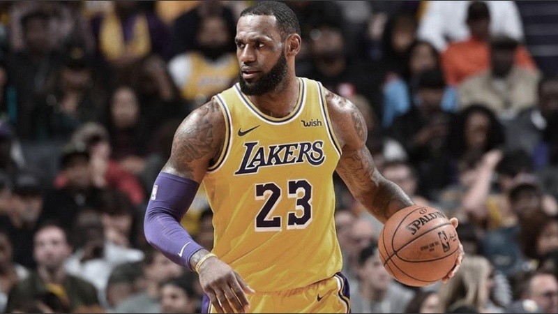 LeBron James  sigue haciendo historia.