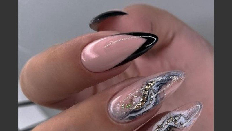 El nail art continúa siendo una pieza fundamental dentro de un outfit