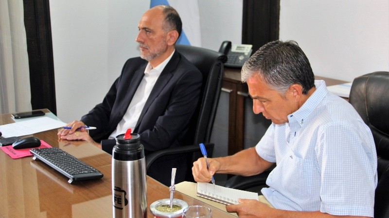 Salen los números. El ministro de Trabajo encabeza la discusión con funcionarios de Economía y Educación.