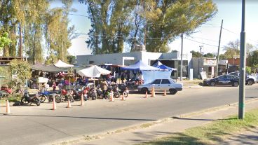 La feria donde según los vecinos venden cosas robadas al lado de la comisaría