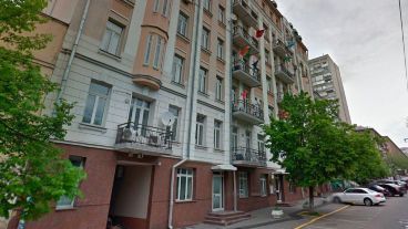 La embajada en Kiev reforzó la gestión de pasaportes provisorios para poder salir del país.