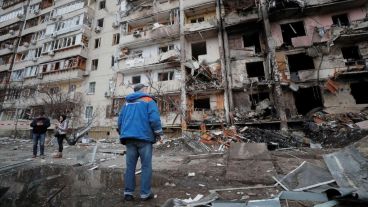 Las fuerzas rusas continúan avanzando irrefrenablemente contra civiles.