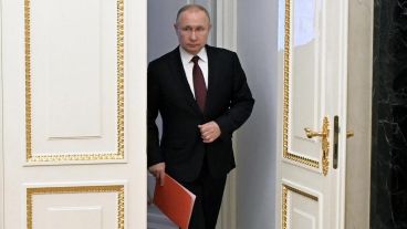 Putin ordenó a su ministro de Defensa y al jefe del estado mayor conjunto de las Fuerzas Armadas rusas poner a las fuerzas de disuasión nuclear en "alerta especial de combate"