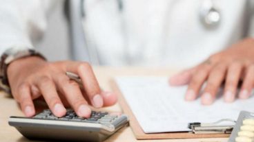 Las empresas de medicina prepaga podrían subir sus cuotas hasta un 12 por ciento.