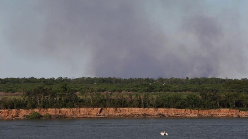 Los incendios en las islas generan graves daños ambientales.