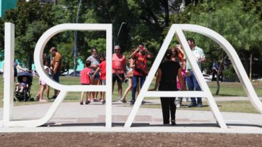 El nuevo cartel en Balcarce y el Río es todo un atractivo.
