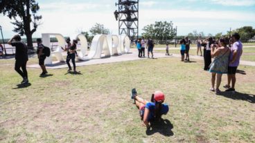 El nuevo cartel en Balcarce y el Río es todo un atractivo.