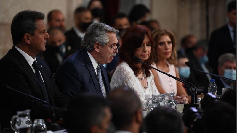 Alberto Fernandez junto a Cristina Kirchner y Sergio Massa en el Congreso