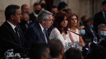 Alberto Fernandez junto a Cristina Kirchner y Sergio Massa en el Congreso