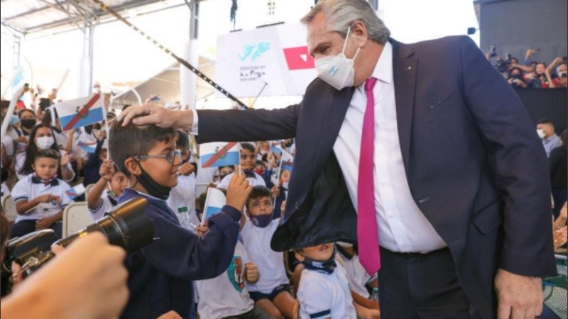 El mandatario inauguró el ciclo lectivo en una escuela de La Rioja.