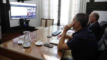 Los ministros de Trabajo y Educación en contacto con los gremios docentes