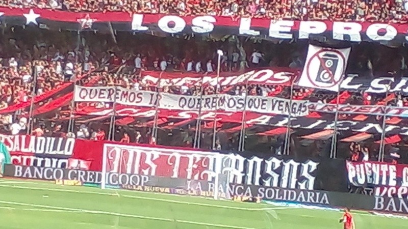 La llamativa bandera que la hinchada de Newell's colgó este domingo 