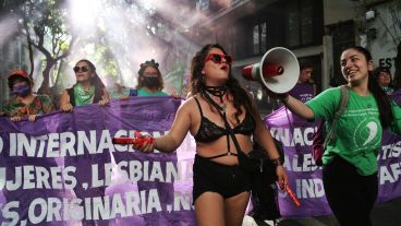 Las organizaciones de mujeres en el centro rosarino con sus reclamos.
