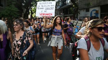 Una masiva marcha por el centro de la ciudad este martes 8 de marzo.