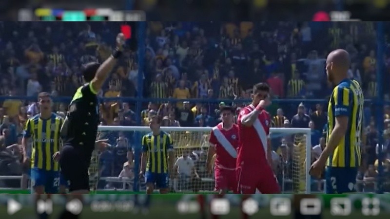 La única vez que Dóvalo dirigió a Central expulsó al Fosa Ferreyra.