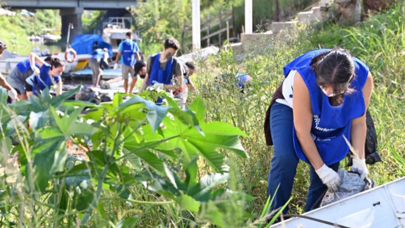 Los voluntarios destinaron 3 horas de su sábado a la limpieza del arroyo.