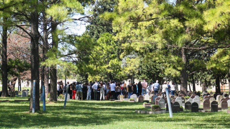 Familiares y amigos despidieron a Rozín en el cementerio de zona oeste. 