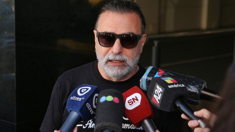 Sietecase estuvo en el último adiós al periodista Gerardo Rozín.