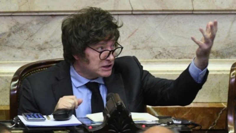 Javier Milei intenta mostrarse más tranquilos que en sus a veces violentas apariciones televisivas.