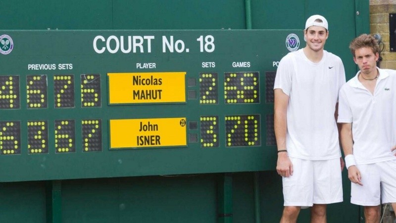 John Isner le ganó en 2010 a Nicolas Mahu en Wimbledon. Ese partido quedó en la historia como el más lardo de la historia con 11:05 horas a lo largo de tres días.