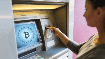 El organismo señaló que "las firmas de criptoactivos registradas" no recibieron la aprobación para el uso de cajeros automáticos.